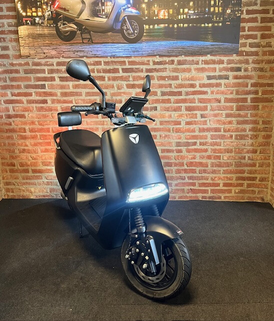Yadea G5 (45 km/h)
