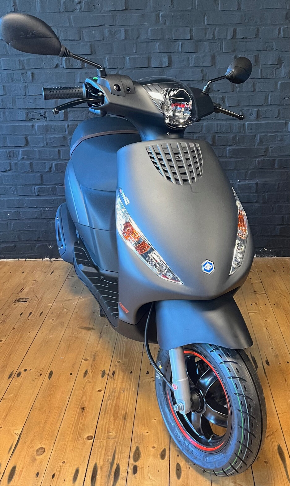 Piaggio Zip (45 km/h)