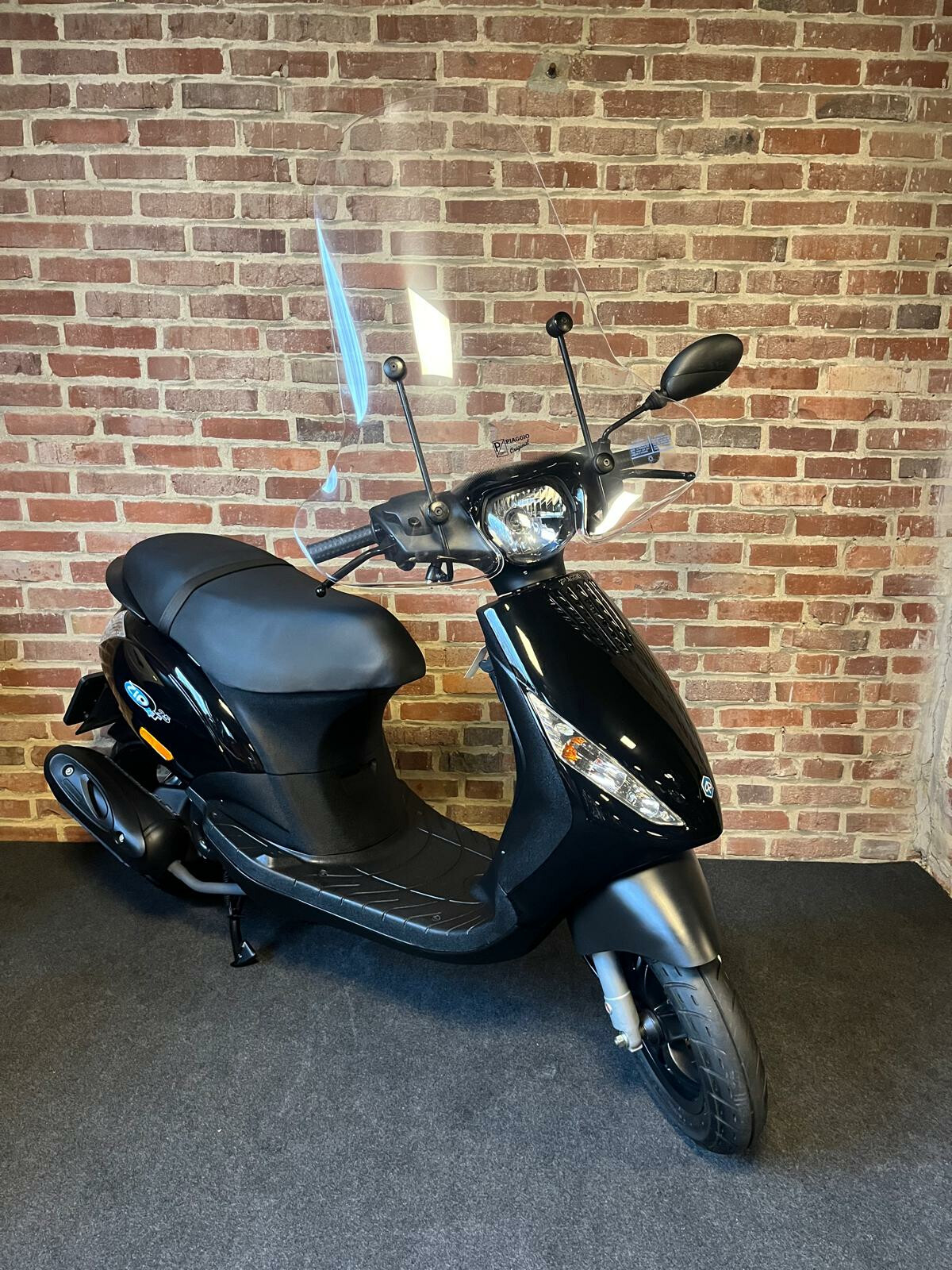 Piaggio Zip (25 km/h)